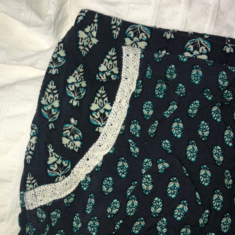 flowy shorts - Picture 2 of 2